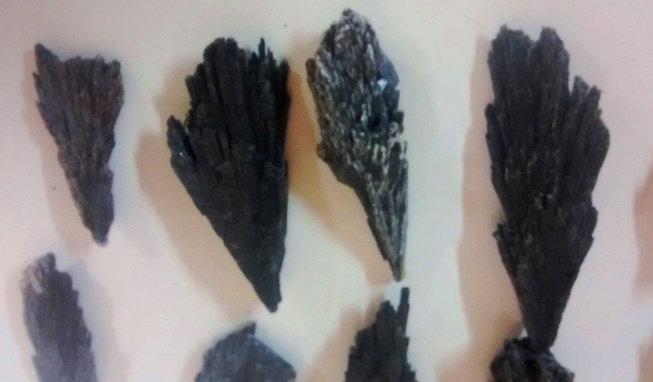 Stones from Uruguay - BLACK KYANITE FOR PENDANTS AND CONNECTORS