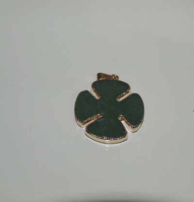 Stones from Uruguay - Polished Green Aventurine Clover Pendant, Gold Plated