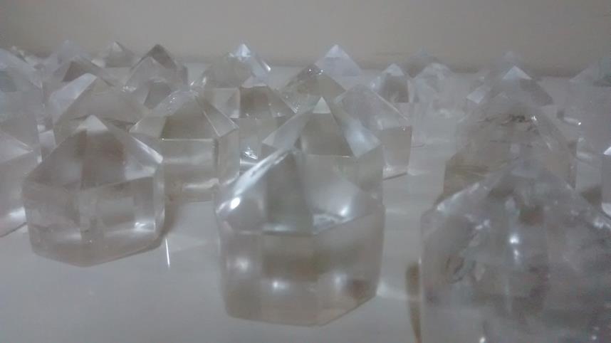 Stones from Uruguay - Polished Clear Quartz Crystal Point with 12 Facets(3x3x3cm)