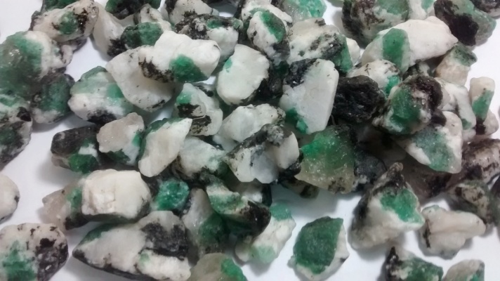 Stones from Uruguay - Emerald in Matrix, Quality A