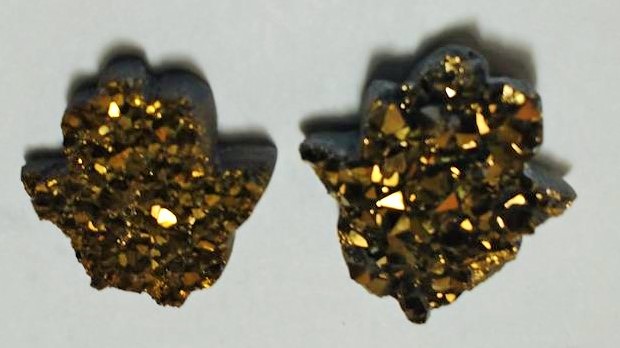 Stones from Uruguay - Old Gold Titanium Flame Aura Agate Drusy Hamsa 