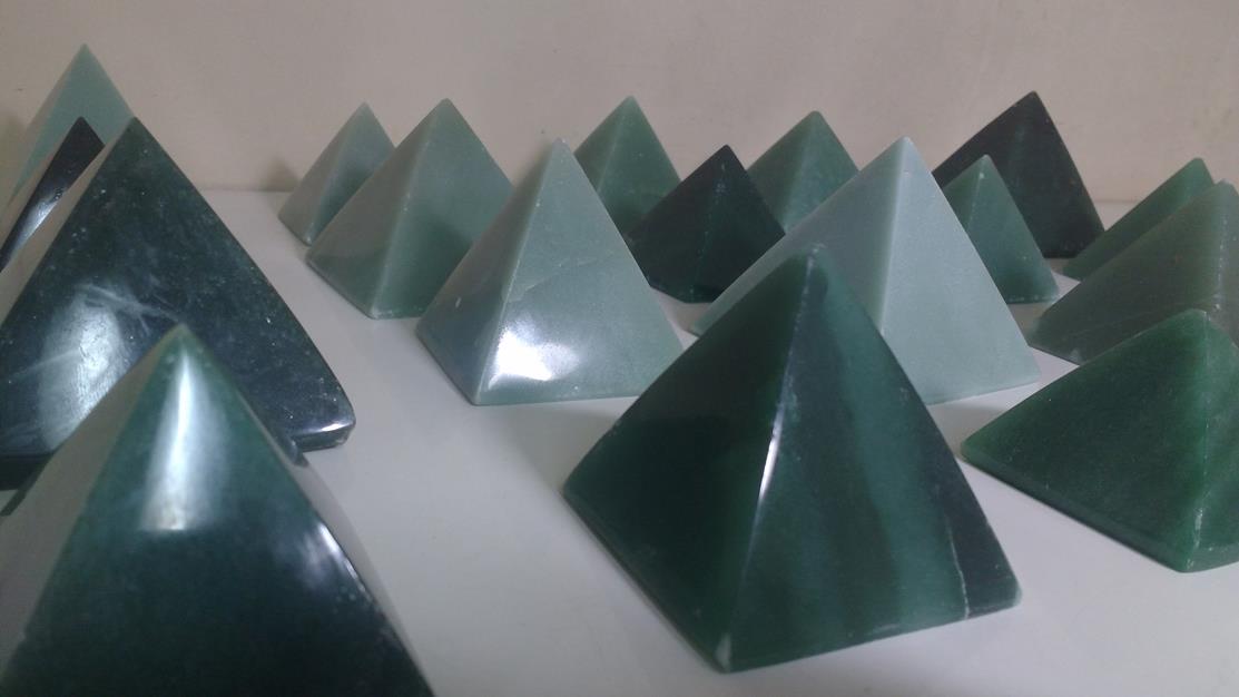 Stones from Uruguay - Green Quartz Crystal Pyramid