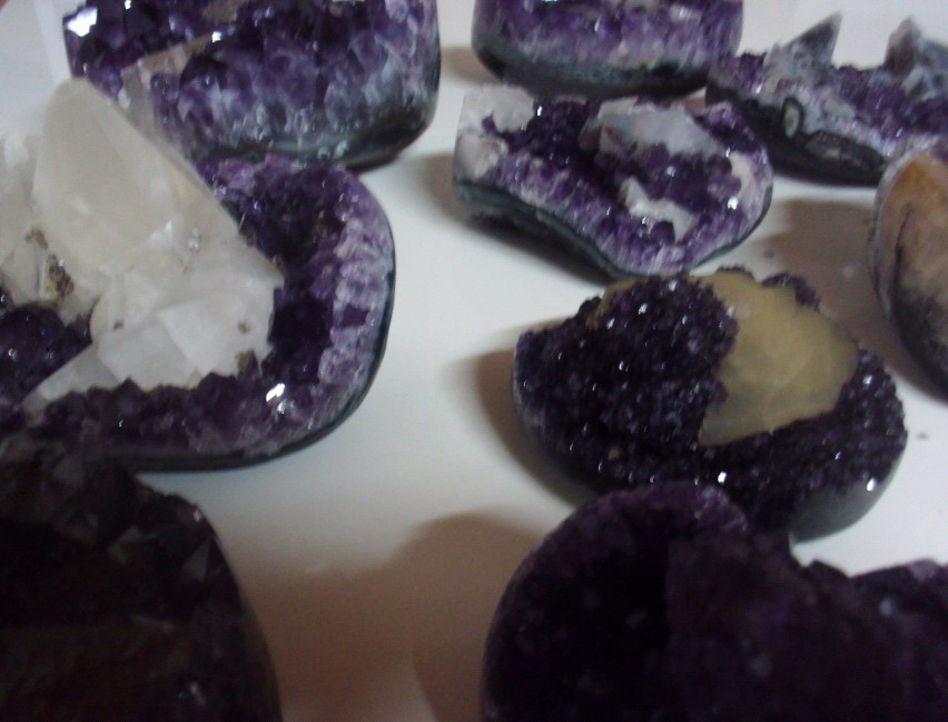 Stones from Uruguay - Amethyst Druzy Heart with Calcite (per kilogram)