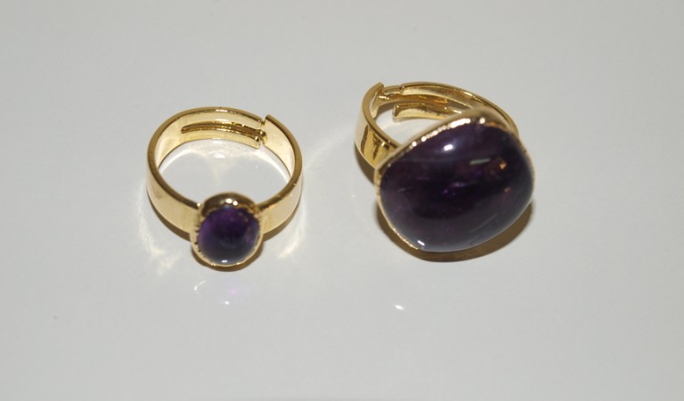 Stones from Uruguay - Amethyst Oval Cabochon Ring, Gold Plated