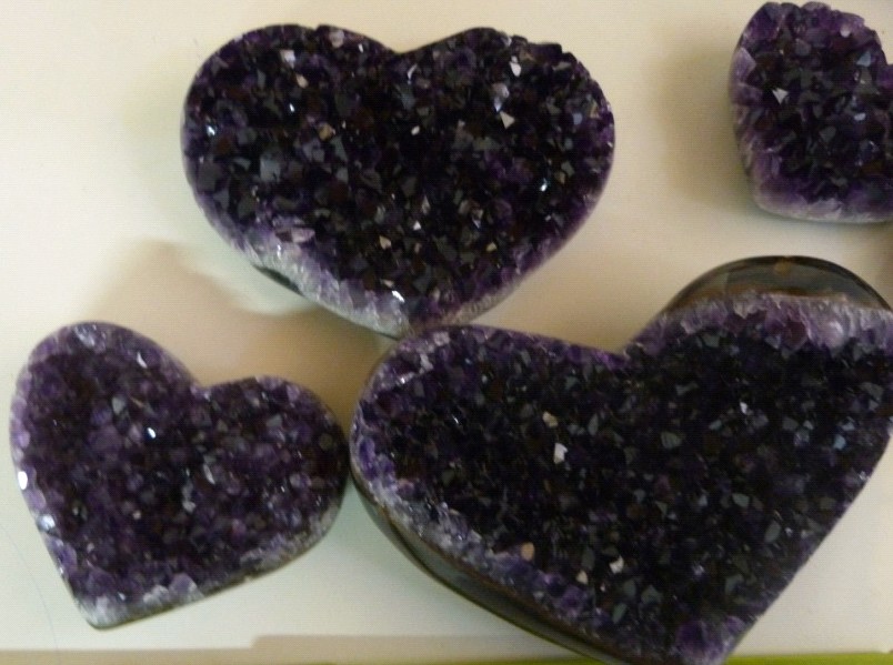 Stones from Uruguay - Amethyst Druse Hearts