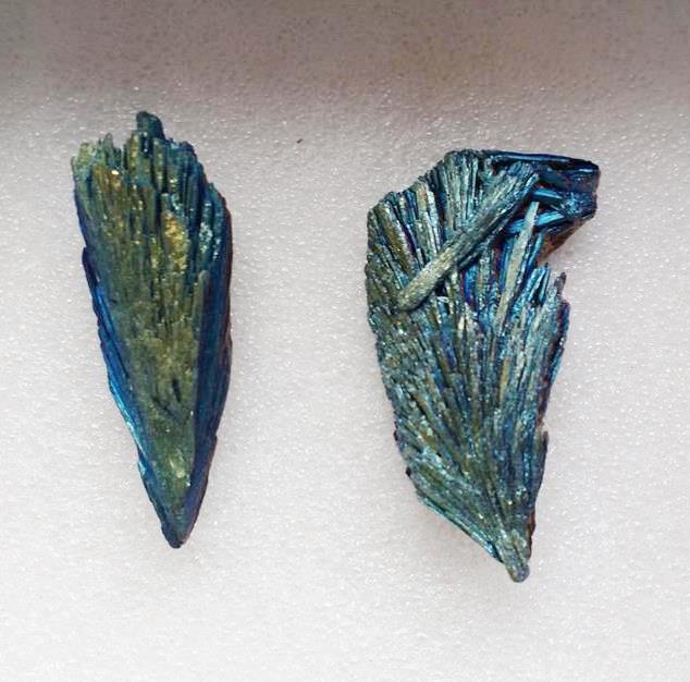 Stones from Uruguay - Aquarelle Flame Aura Kyanite for Jewelries