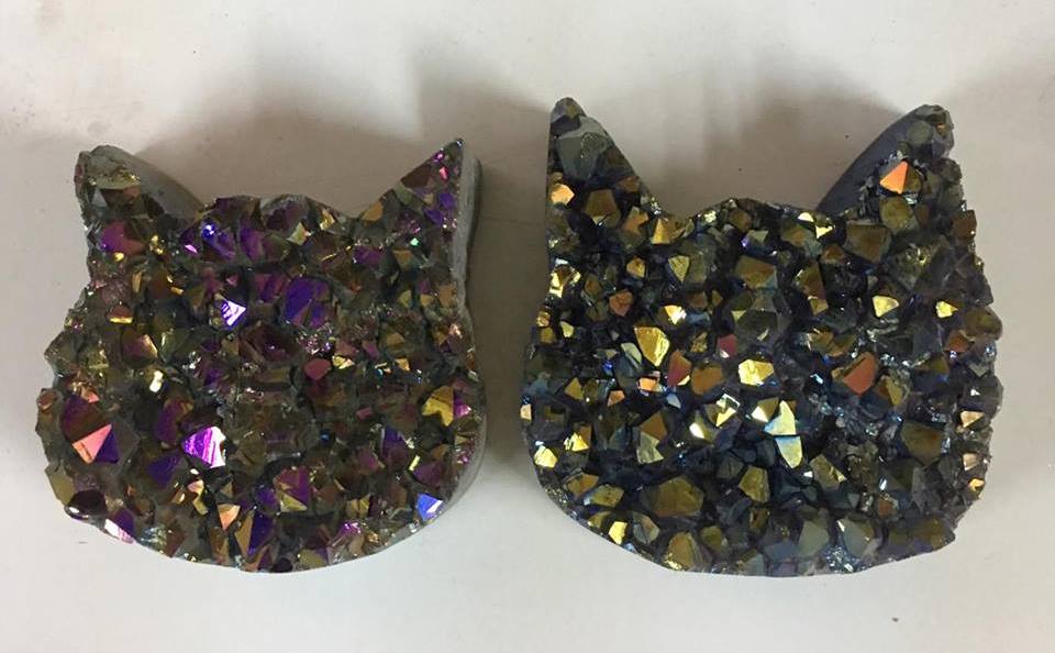 Stones from Uruguay - Rainbow Aura Amethyst Druzy Cat Heart for Gift or Decoration