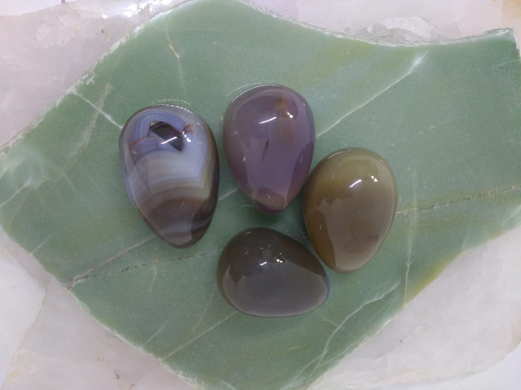 Stones from Uruguay - Natural Grey Agate Eggs