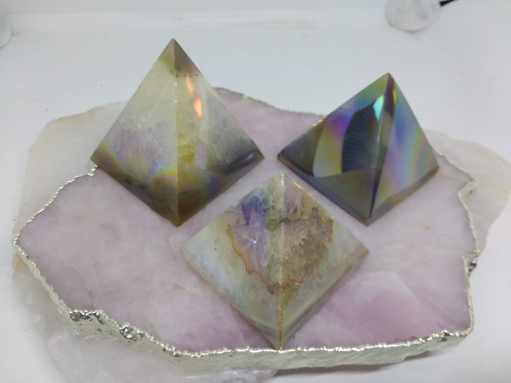 Stones from Uruguay - Angel Flame Aura Agate Pyramids - Angel  Royal Aura Agate Pyramids -  Titanium Aura Coated Agate  Pyramids - Angel Aura Titanium Treated Agate Pyramids