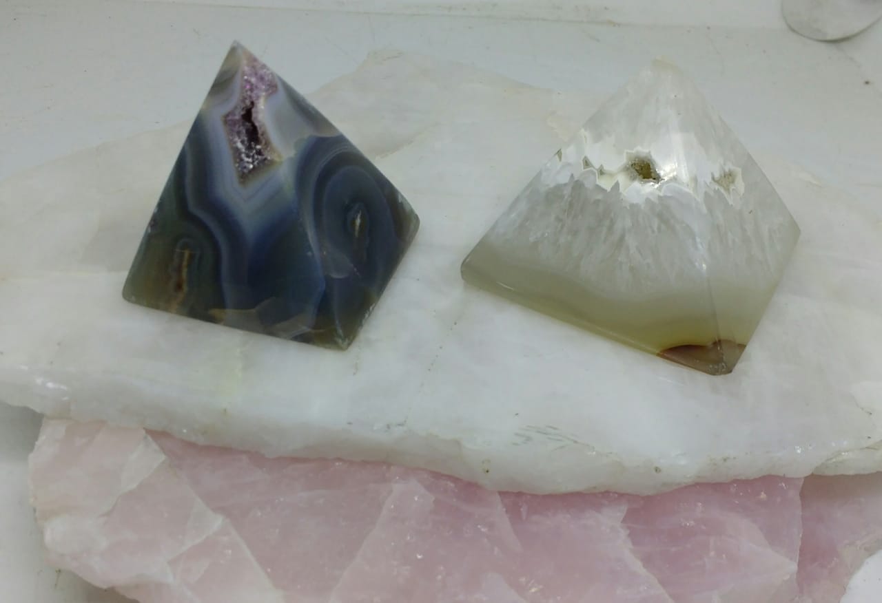 Stones from Uruguay - Natural Agate  Druzy  Pyramids