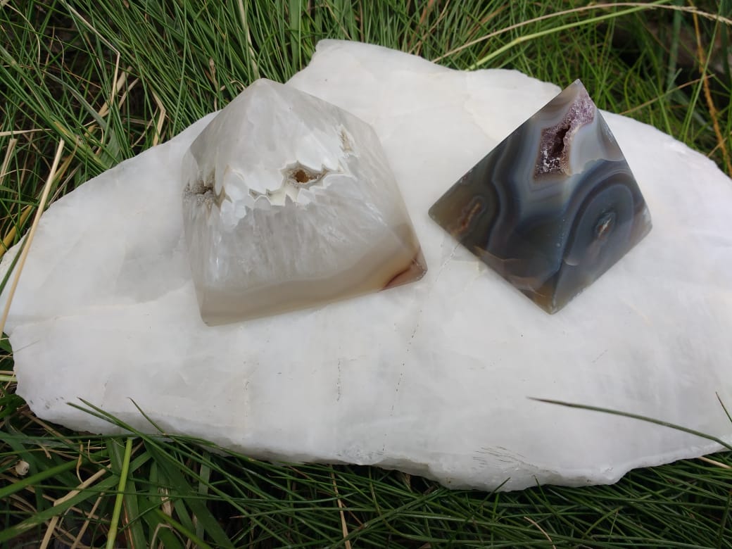 Stones from Uruguay - Agate Geode Druzy Pyramids for Decoration, Home and Gift