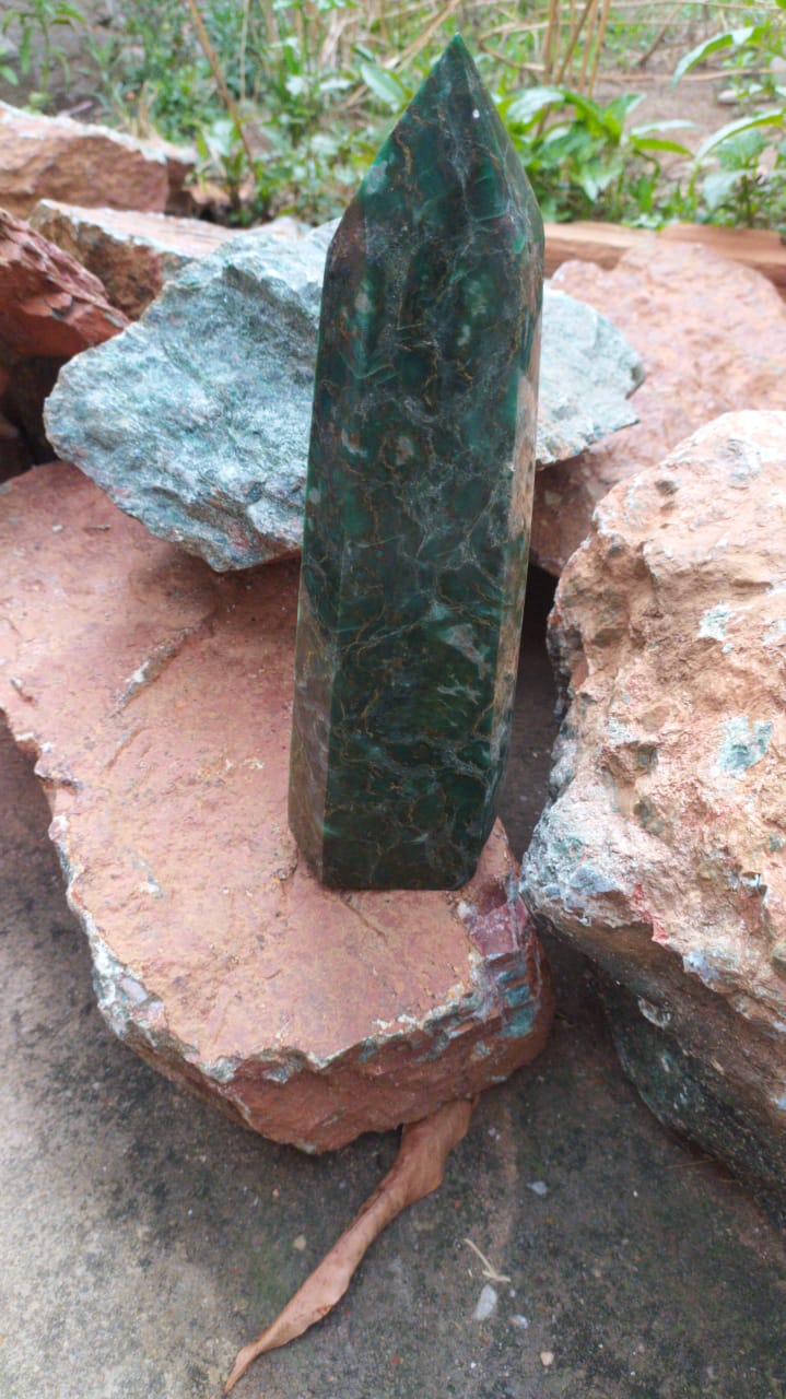 Stones from Uruguay - Raw Green Serpentine - Rough Green Serpentines - Deep Green Raw Serpentine
