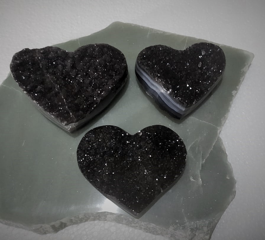 Stones from Uruguay - BLACK DRUZY HEARTS - NATURAL BLACK AMETHYST DRUZY  HEARTS