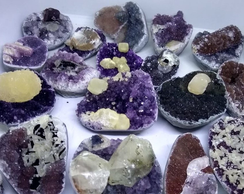 Stones from Uruguay - MIXED COLORS AMETHYST DRUZY CAKES WITH CALCITE  - MIXED COLORS AMETHYST CLUSTER CAKES WITH CALCITE