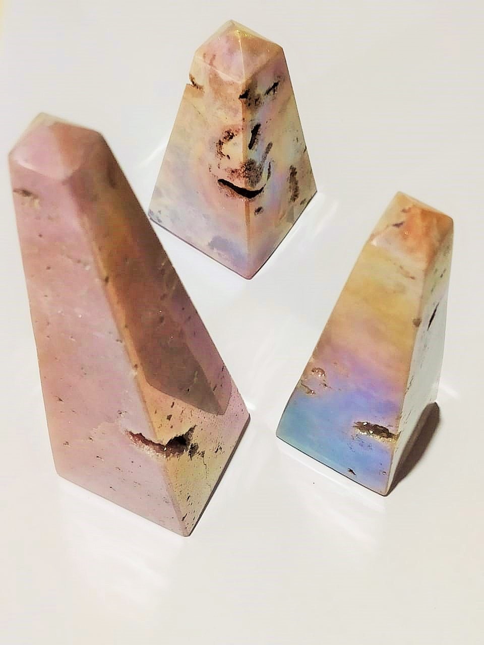 Stones from Uruguay - Titanium Aura Coated Pink Amethyst Obelisk - Angel Aura Titanium Treated  Pink Amethyst Obelisk - Angel Aura Titanium Pink Amethyst Obelisks