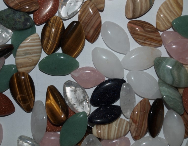 Stones from Uruguay - Leaf Cabochons for Jewelries