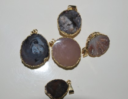 Stones from Uruguay - Half Round Mini Agate Pendant with Gold Plated