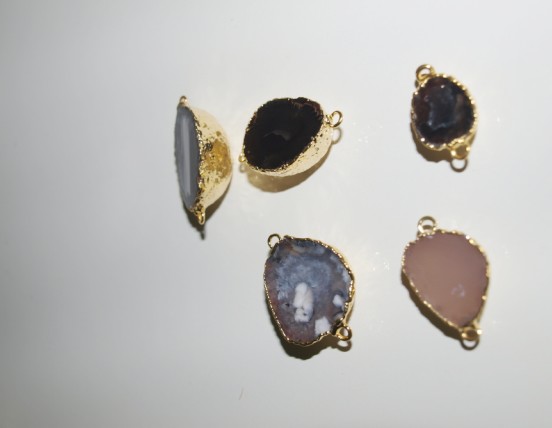 Stones from Uruguay - Half Round Mini Agate Connector with Gold Plating