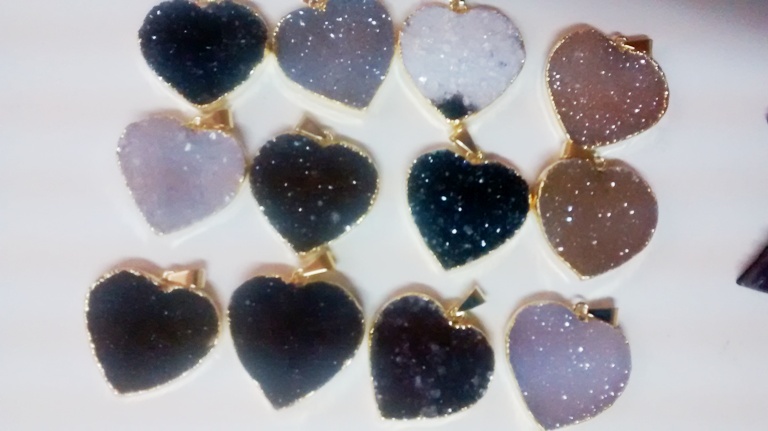 Stones from Uruguay - Druzy heart pendants with gold plating(30mm)